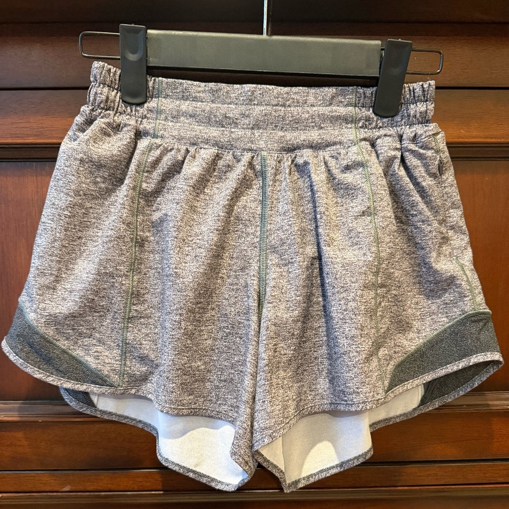 Lululemon Hotty Hot Low Rise Shorts 4” — Size 4, Heather Grey